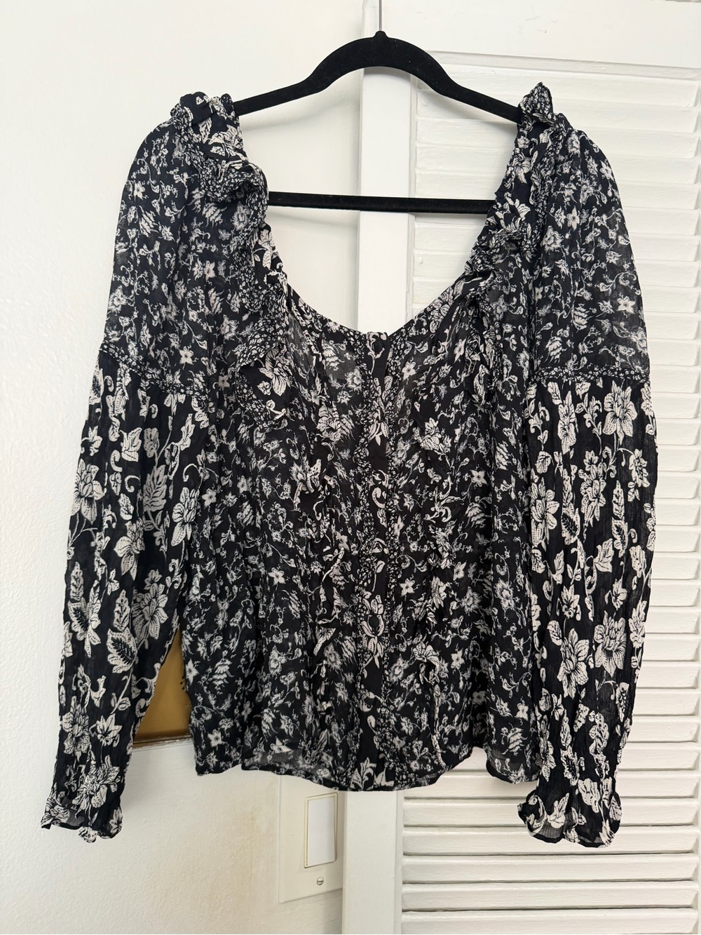 Sezane Jihane Black and White Floral Peasant Blouse